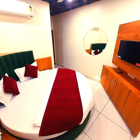 Hotel Suncity 阿穆达巴 外观 照片