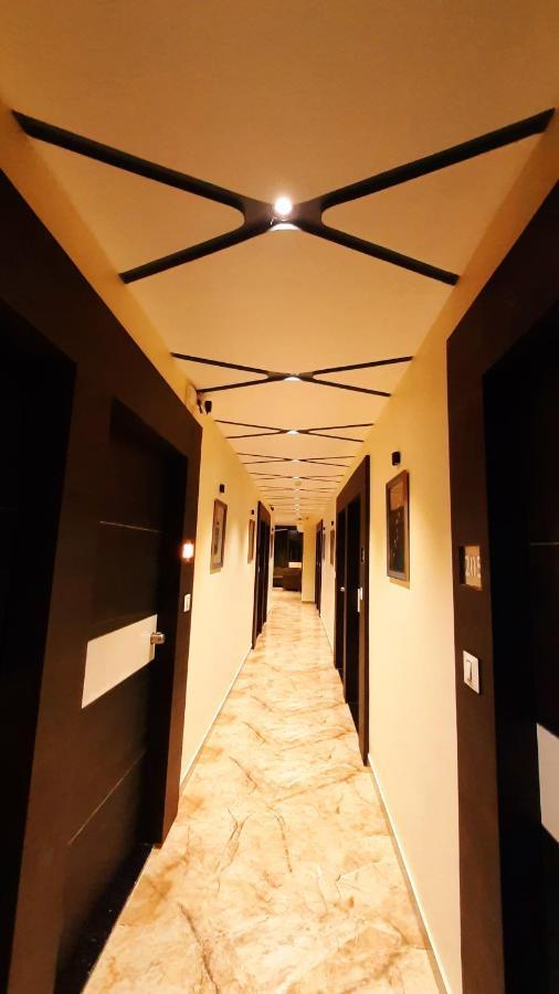 Hotel Suncity 阿穆达巴 外观 照片