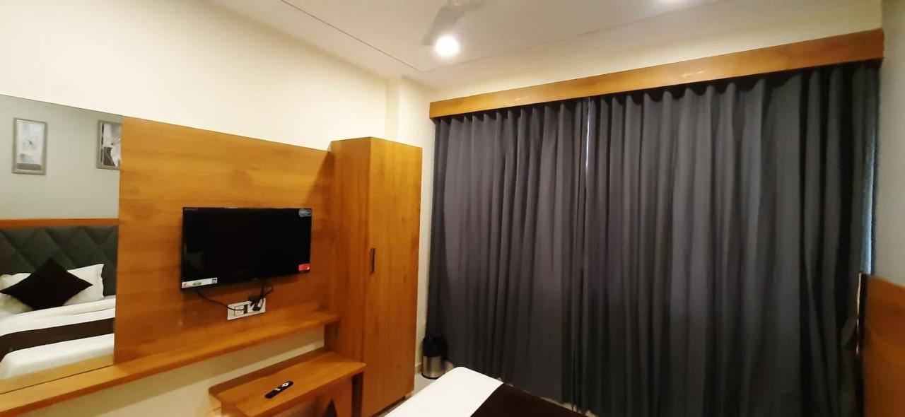 Hotel Suncity 阿穆达巴 外观 照片