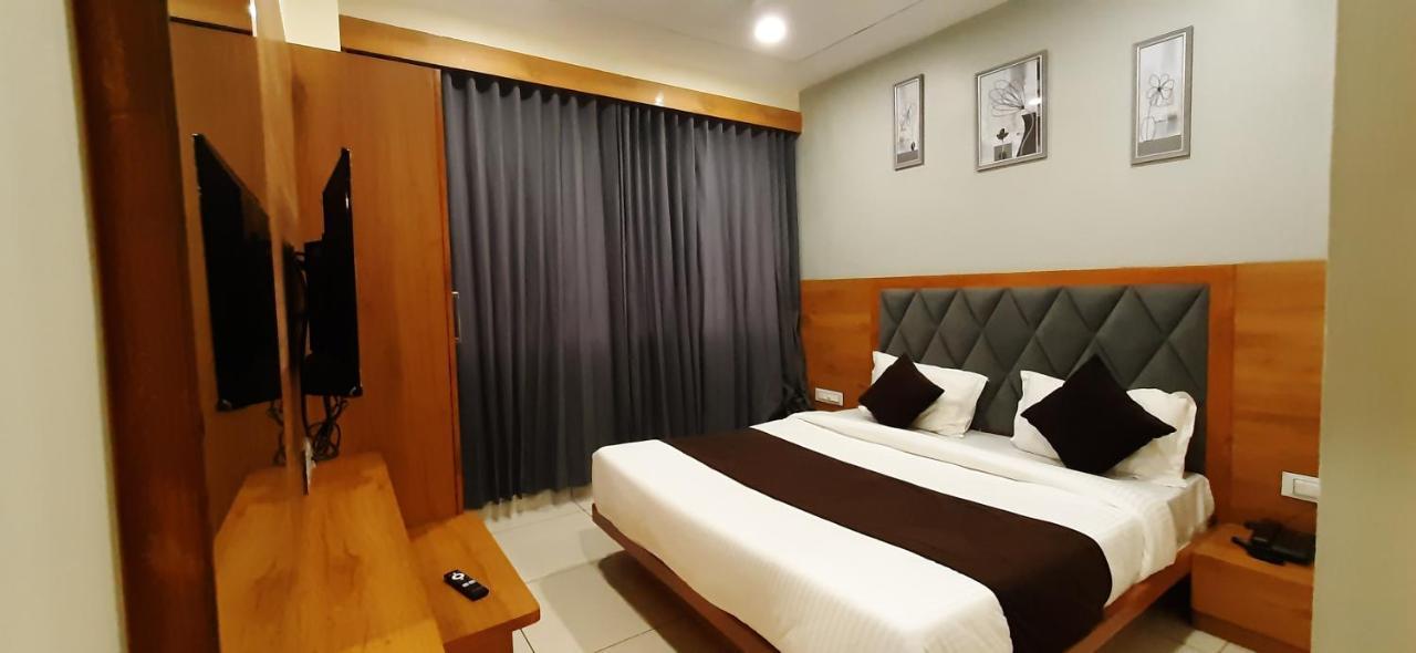 Hotel Suncity 阿穆达巴 外观 照片