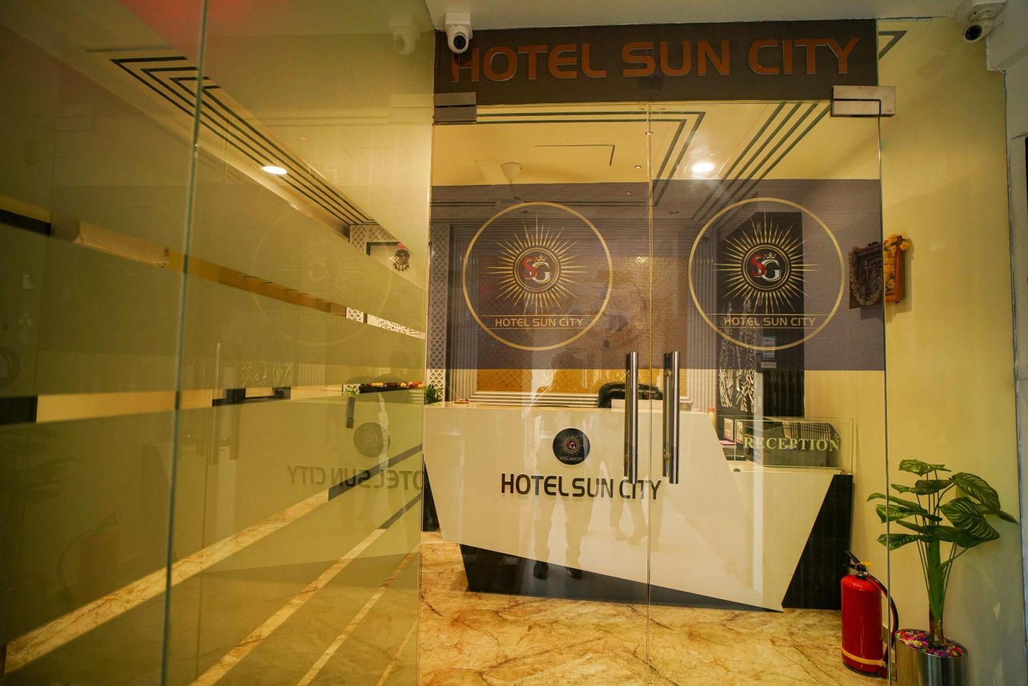 Hotel Suncity 阿穆达巴 外观 照片