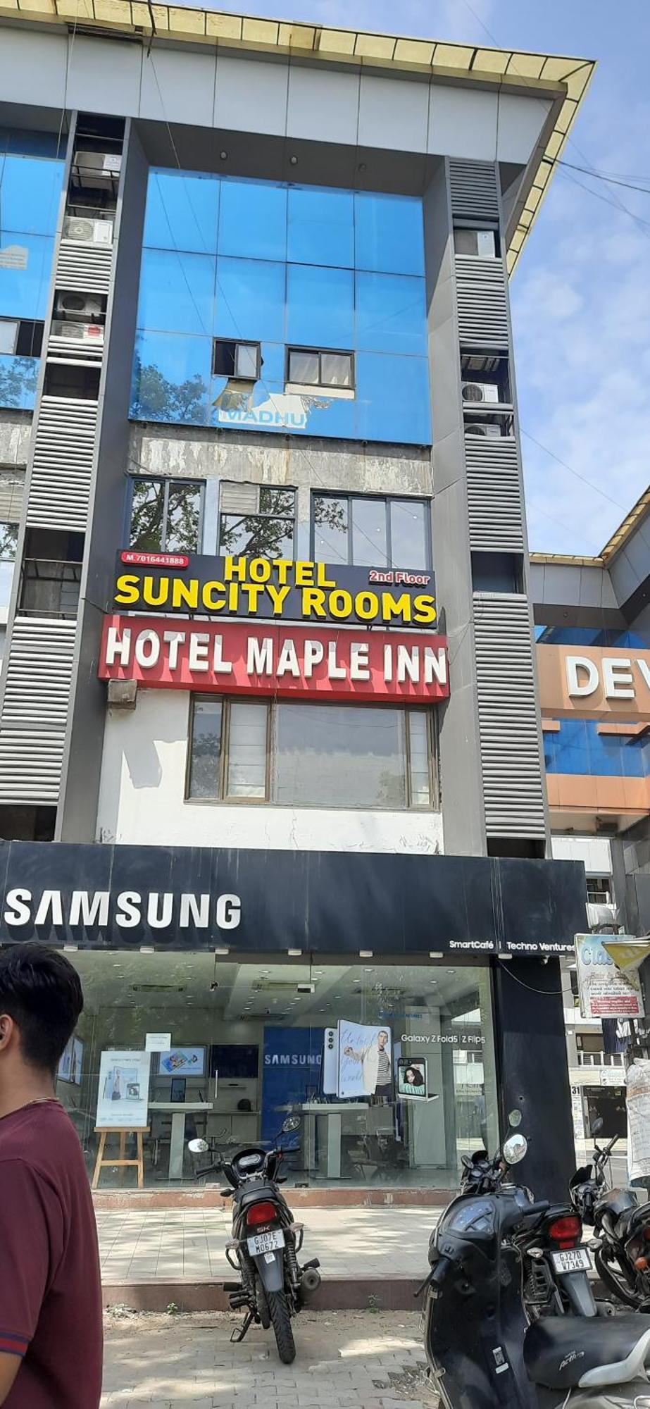 Hotel Suncity 阿穆达巴 外观 照片