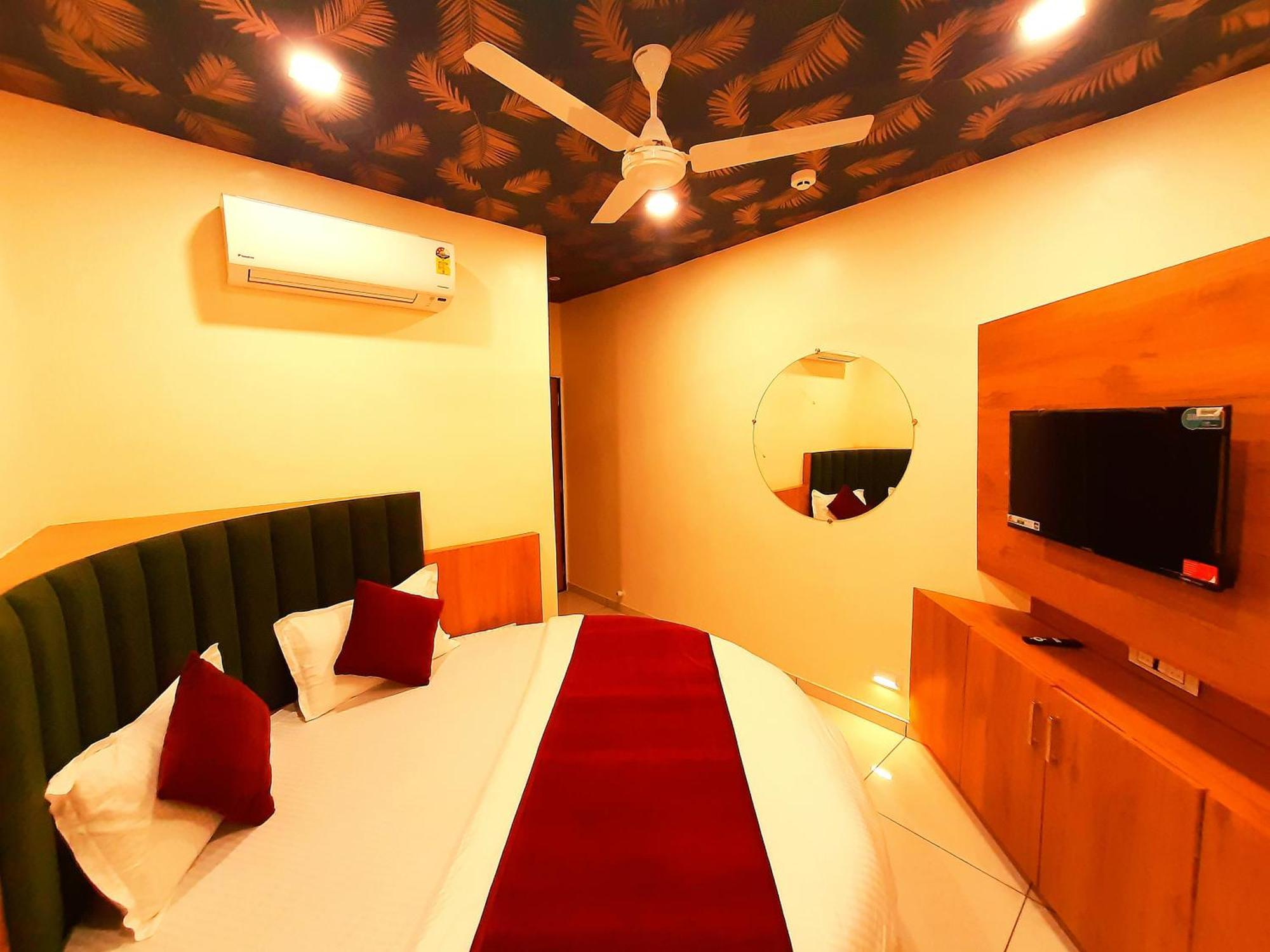 Hotel Suncity 阿穆达巴 外观 照片
