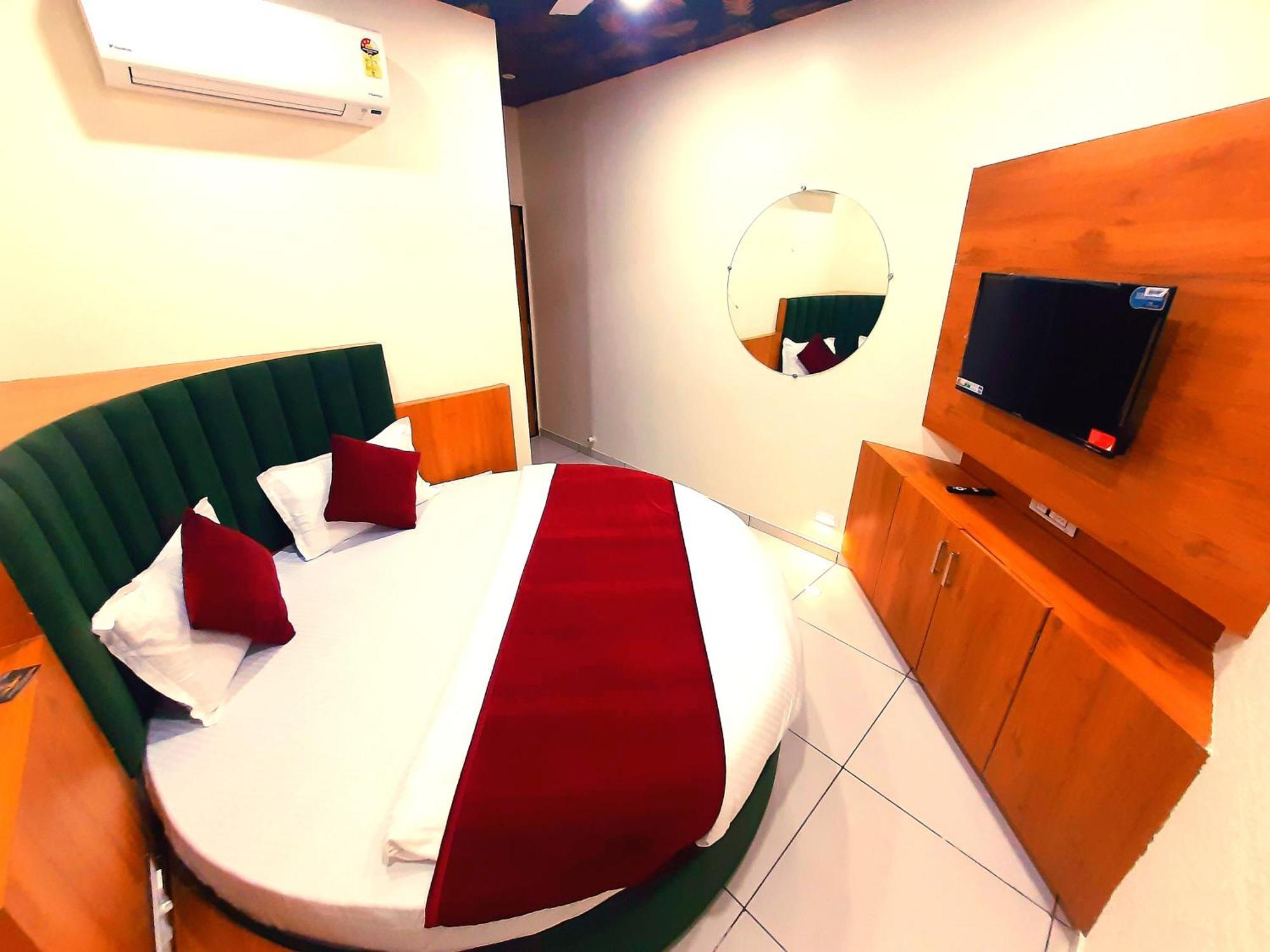 Hotel Suncity 阿穆达巴 外观 照片