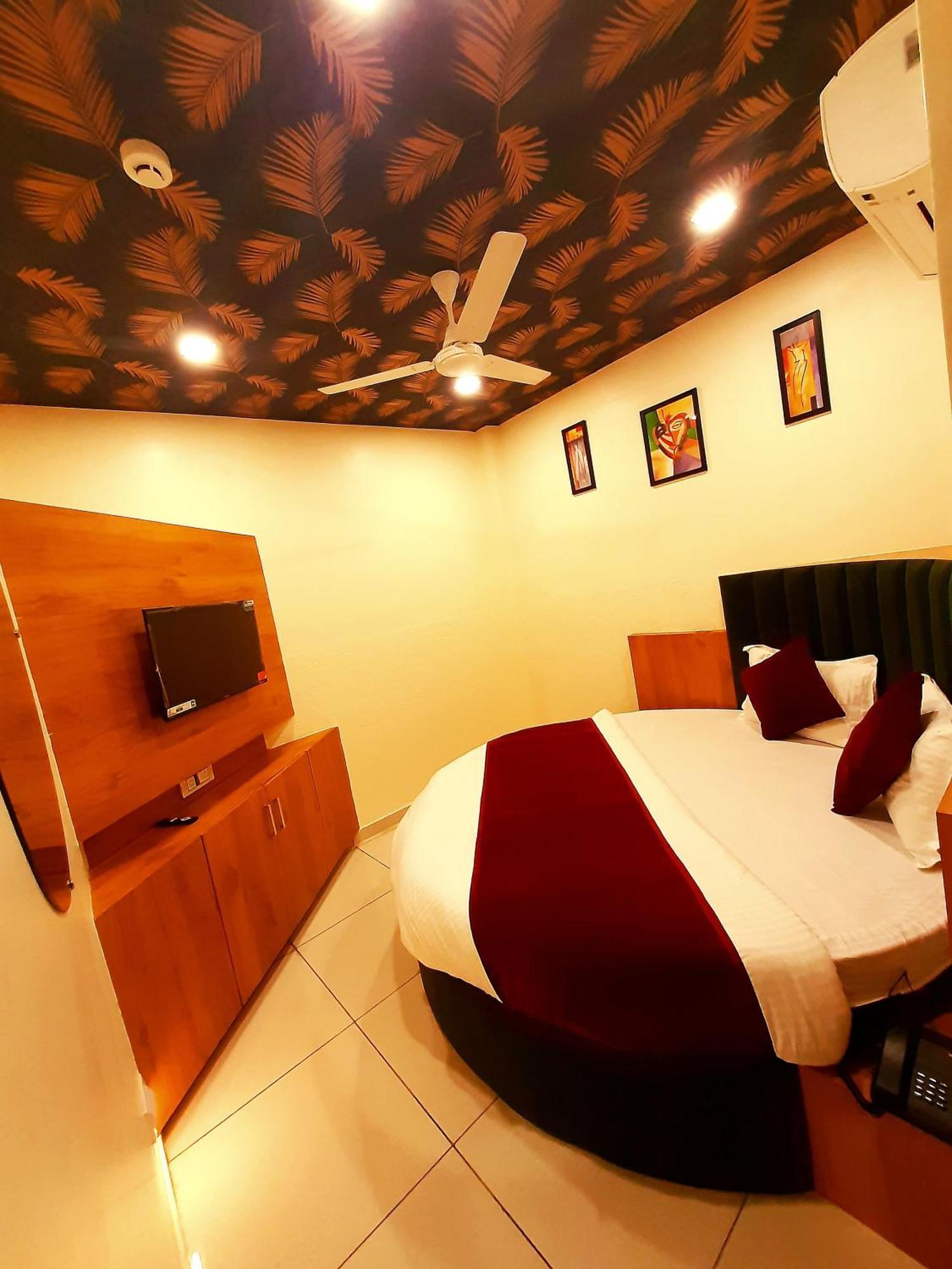 Hotel Suncity 阿穆达巴 外观 照片