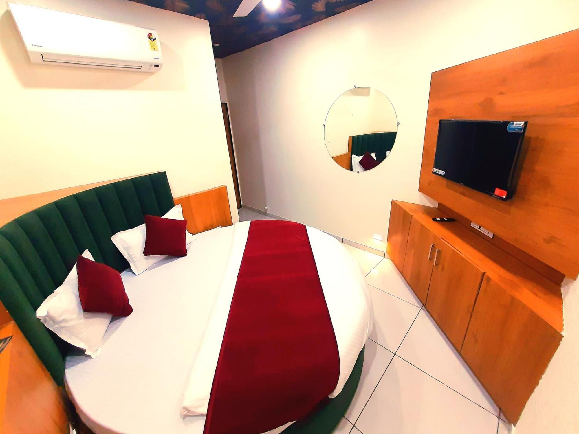 Hotel Suncity 阿穆达巴 外观 照片