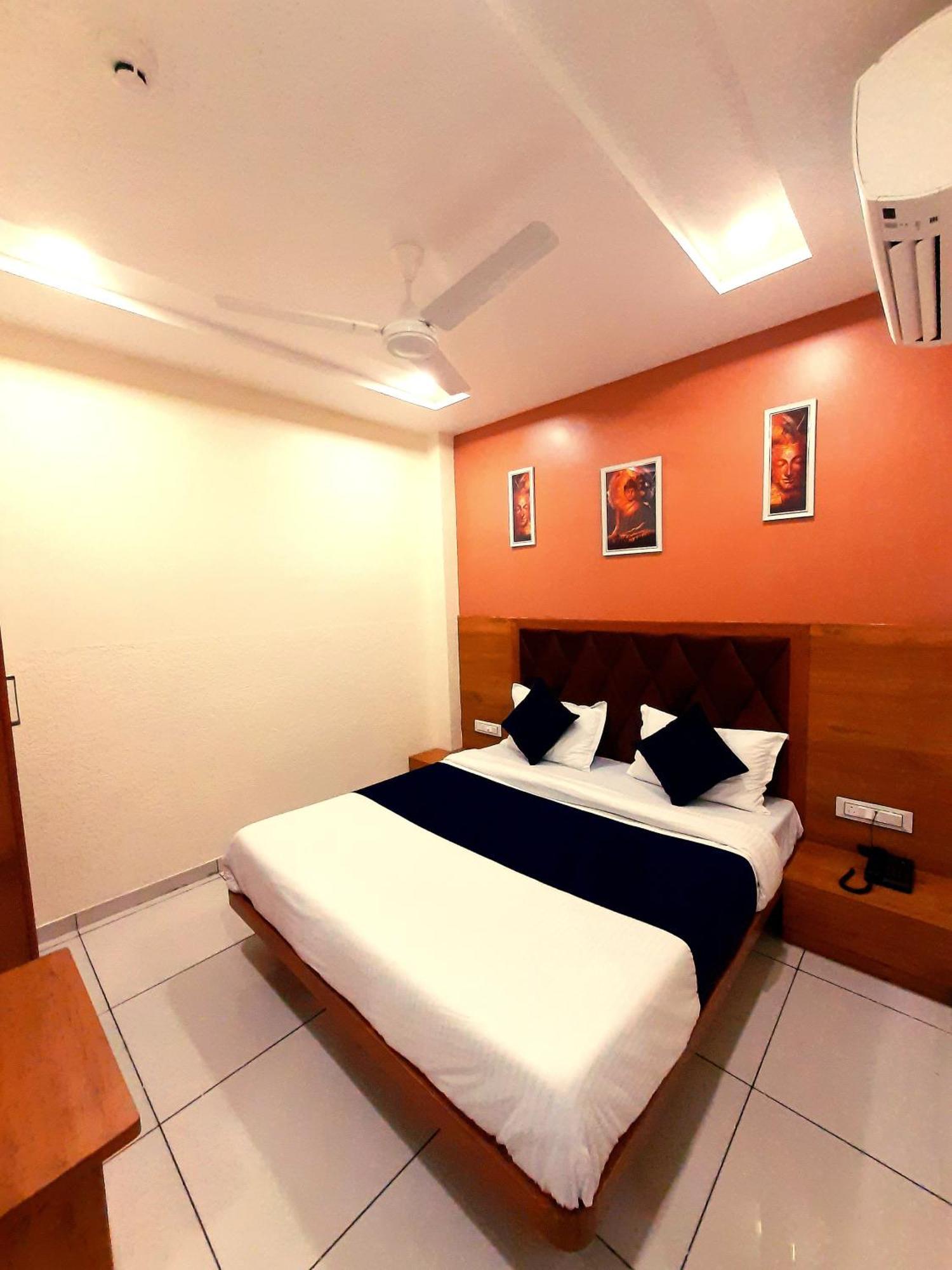 Hotel Suncity 阿穆达巴 外观 照片