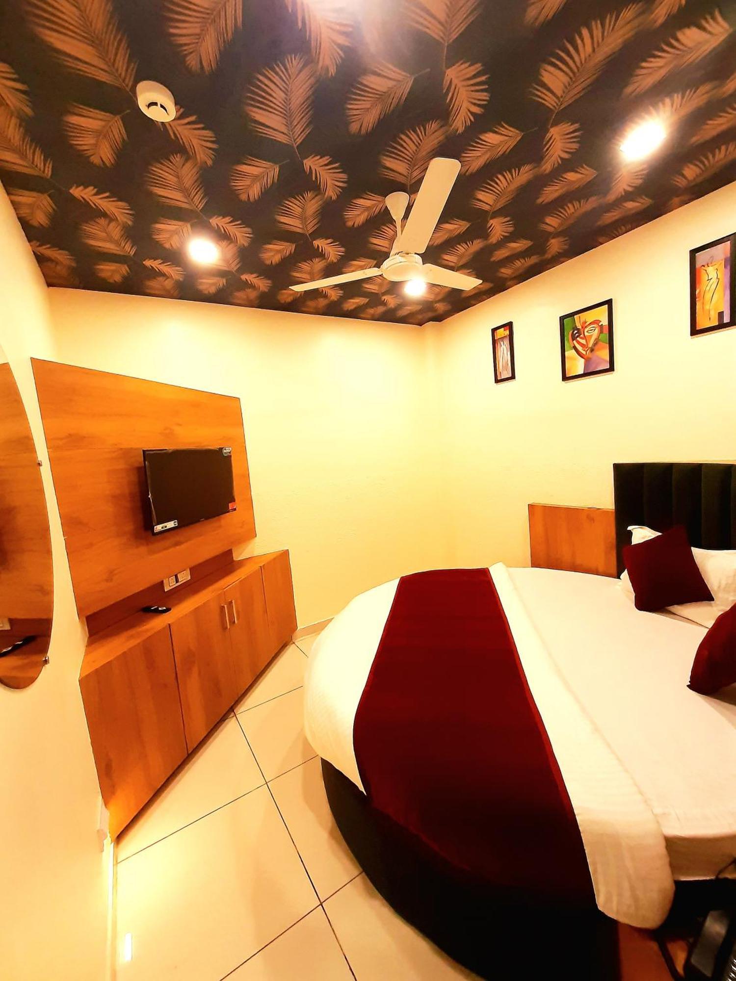 Hotel Suncity 阿穆达巴 外观 照片