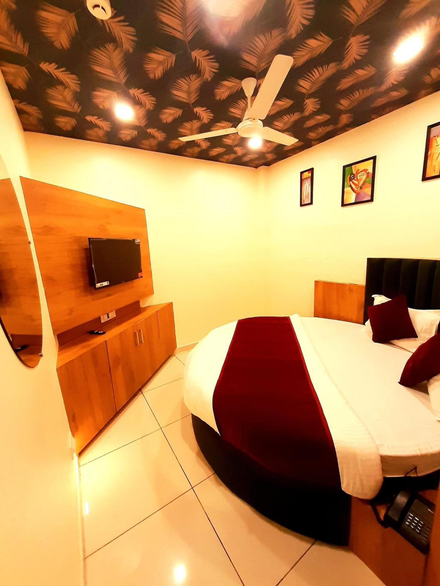 Hotel Suncity 阿穆达巴 外观 照片
