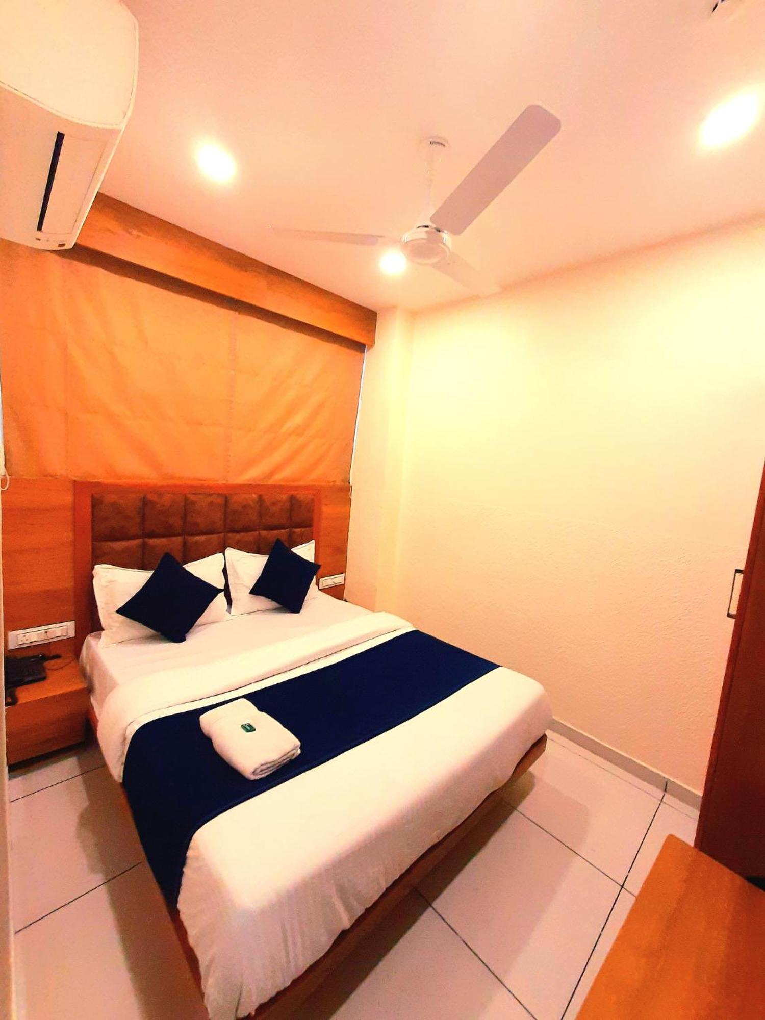 Hotel Suncity 阿穆达巴 外观 照片