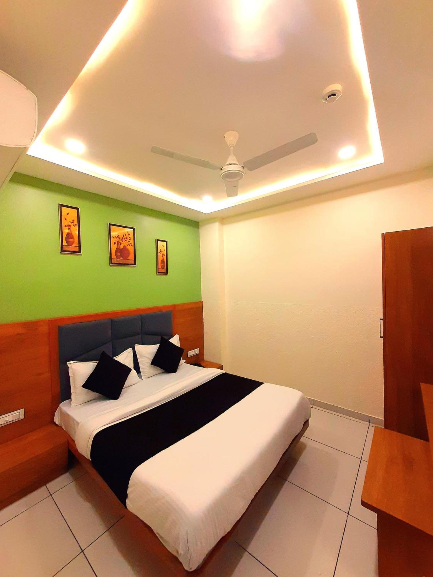 Hotel Suncity 阿穆达巴 外观 照片