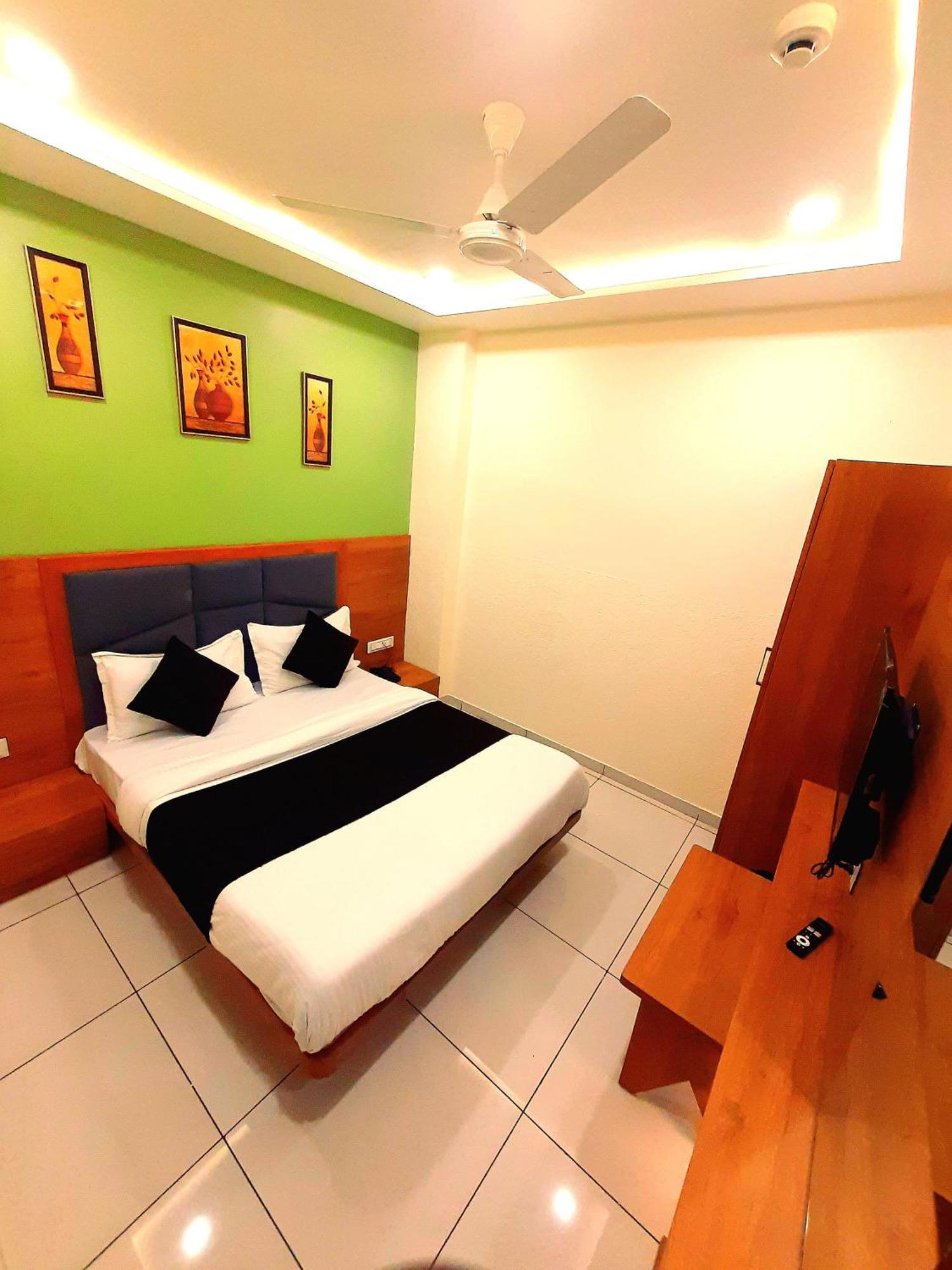 Hotel Suncity 阿穆达巴 外观 照片