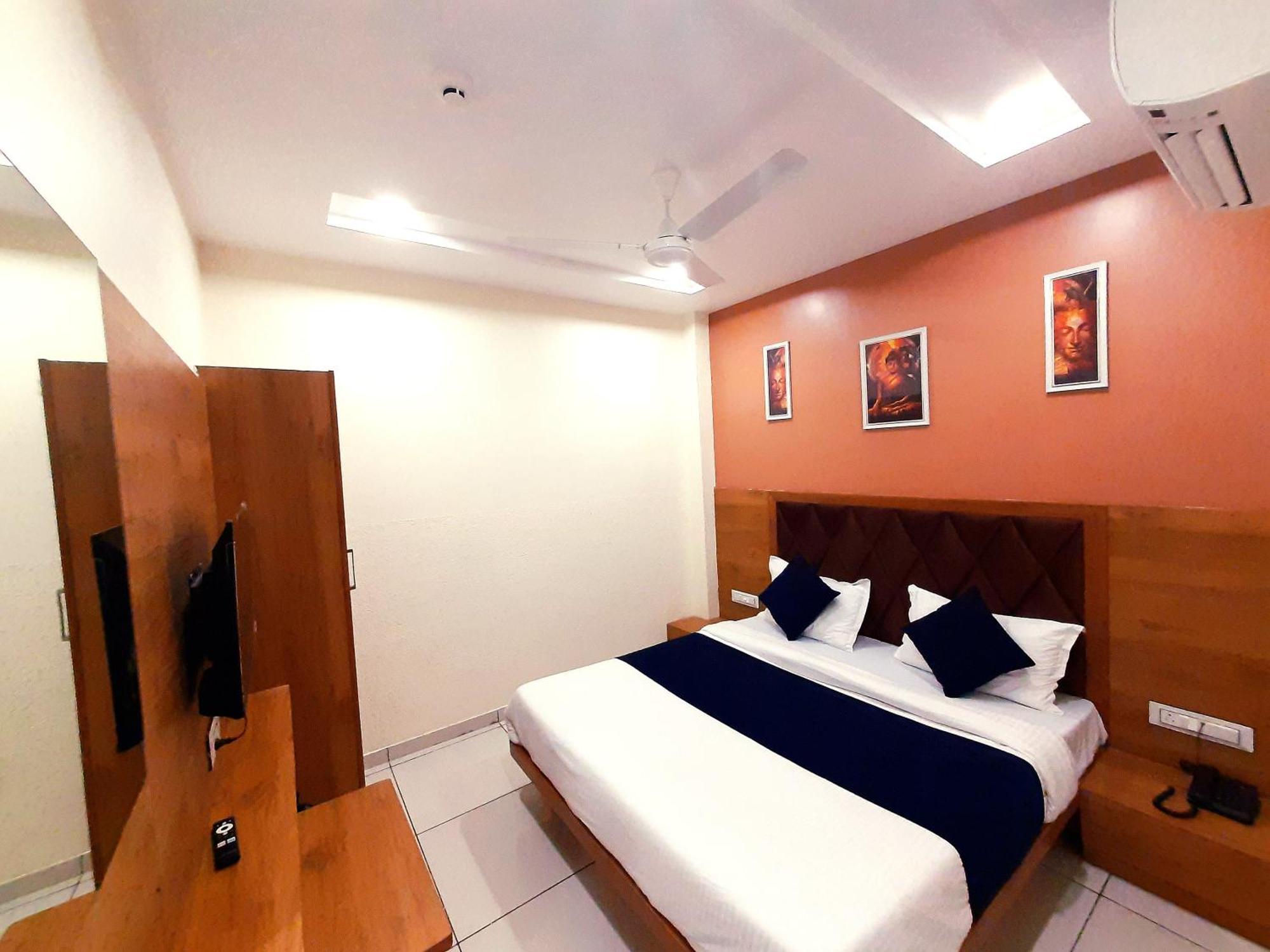 Hotel Suncity 阿穆达巴 外观 照片