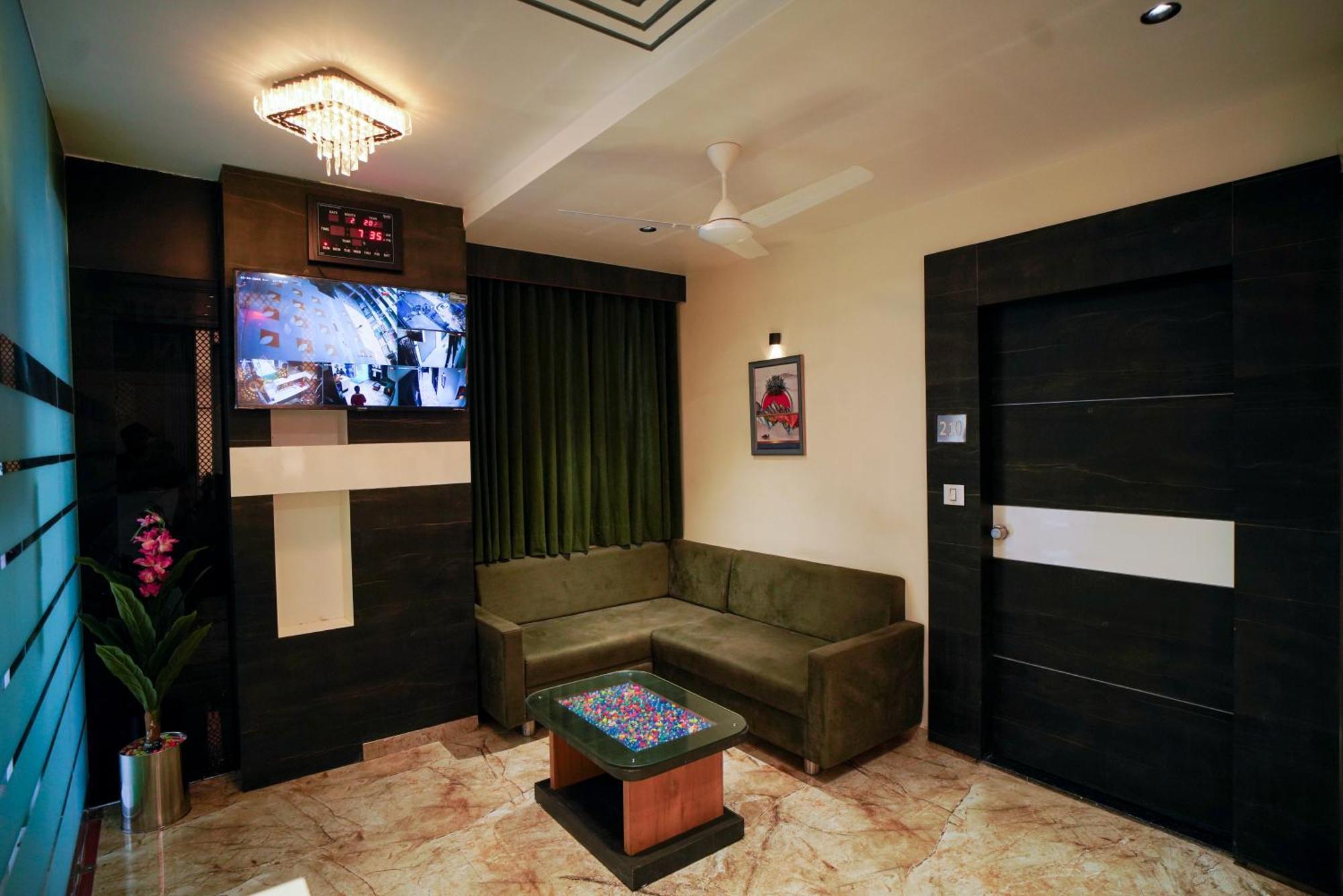 Hotel Suncity 阿穆达巴 外观 照片