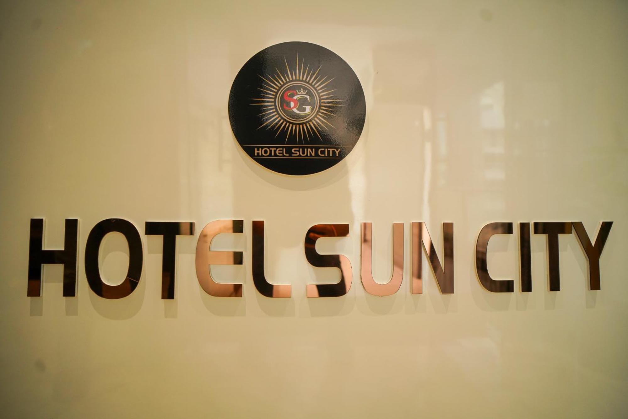 Hotel Suncity 阿穆达巴 外观 照片