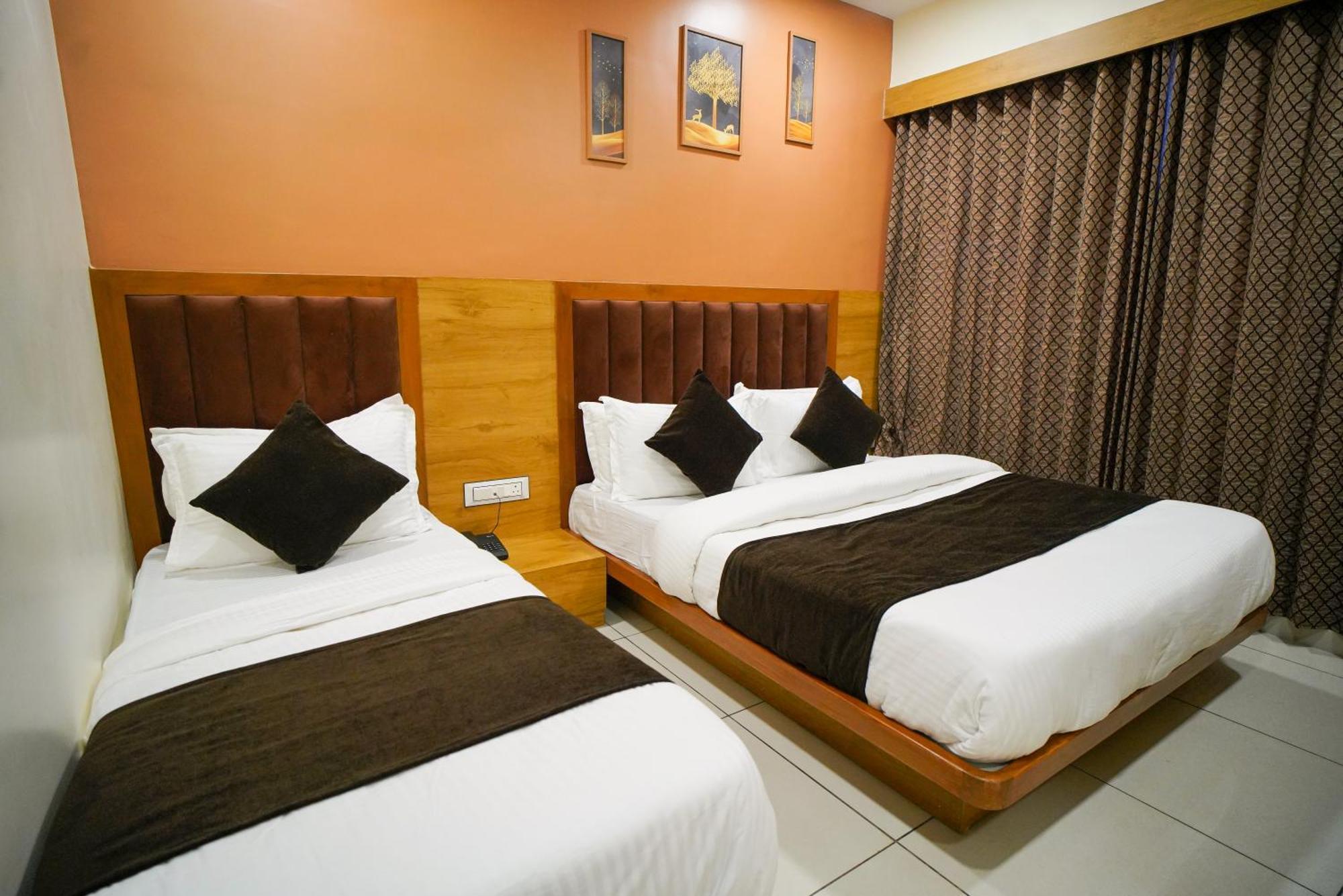 Hotel Suncity 阿穆达巴 外观 照片