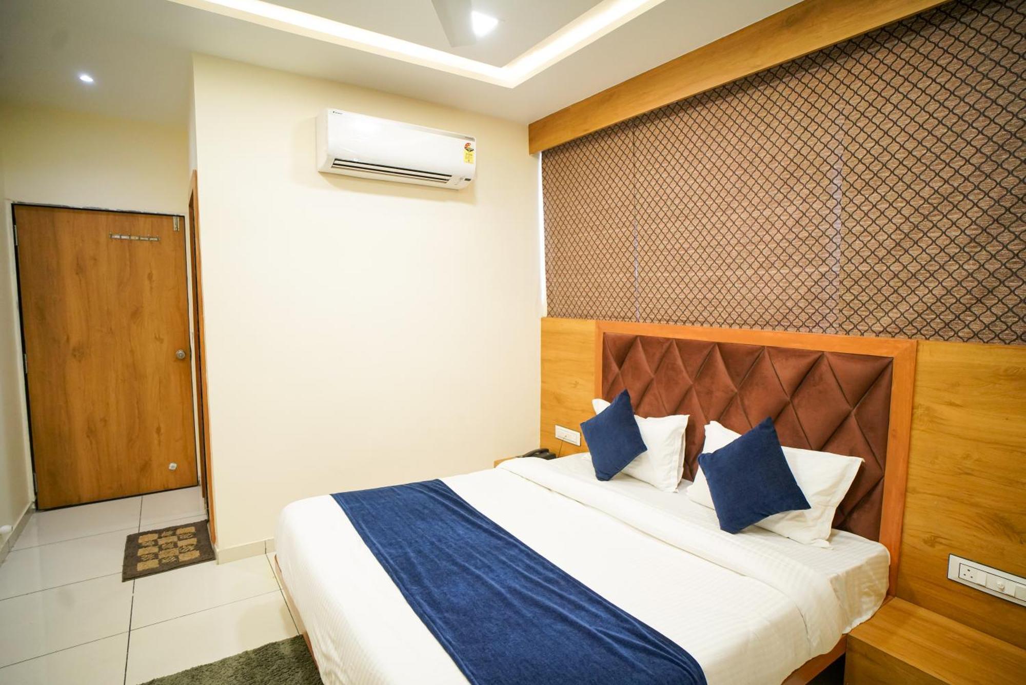 Hotel Suncity 阿穆达巴 外观 照片