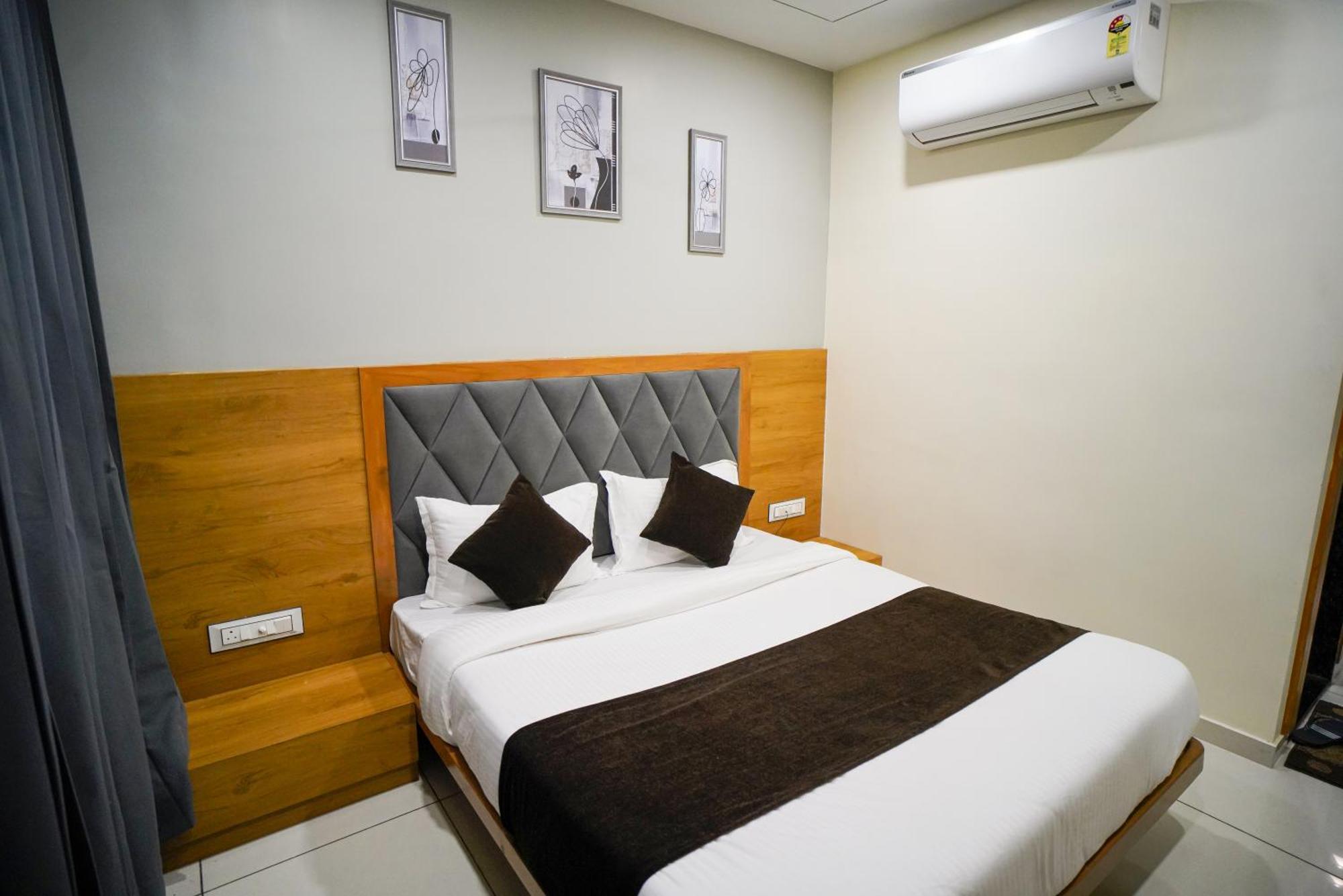 Hotel Suncity 阿穆达巴 外观 照片