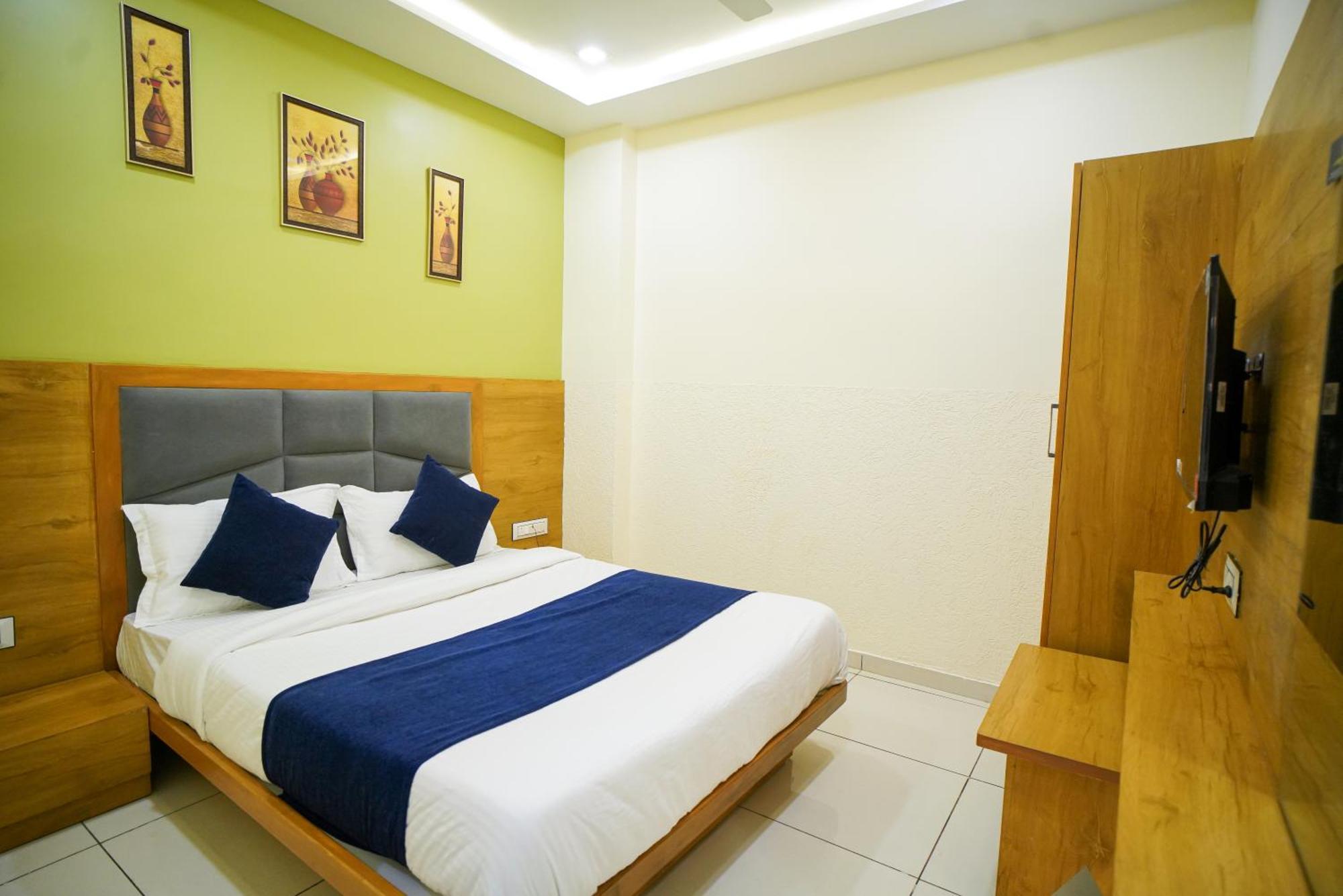 Hotel Suncity 阿穆达巴 外观 照片