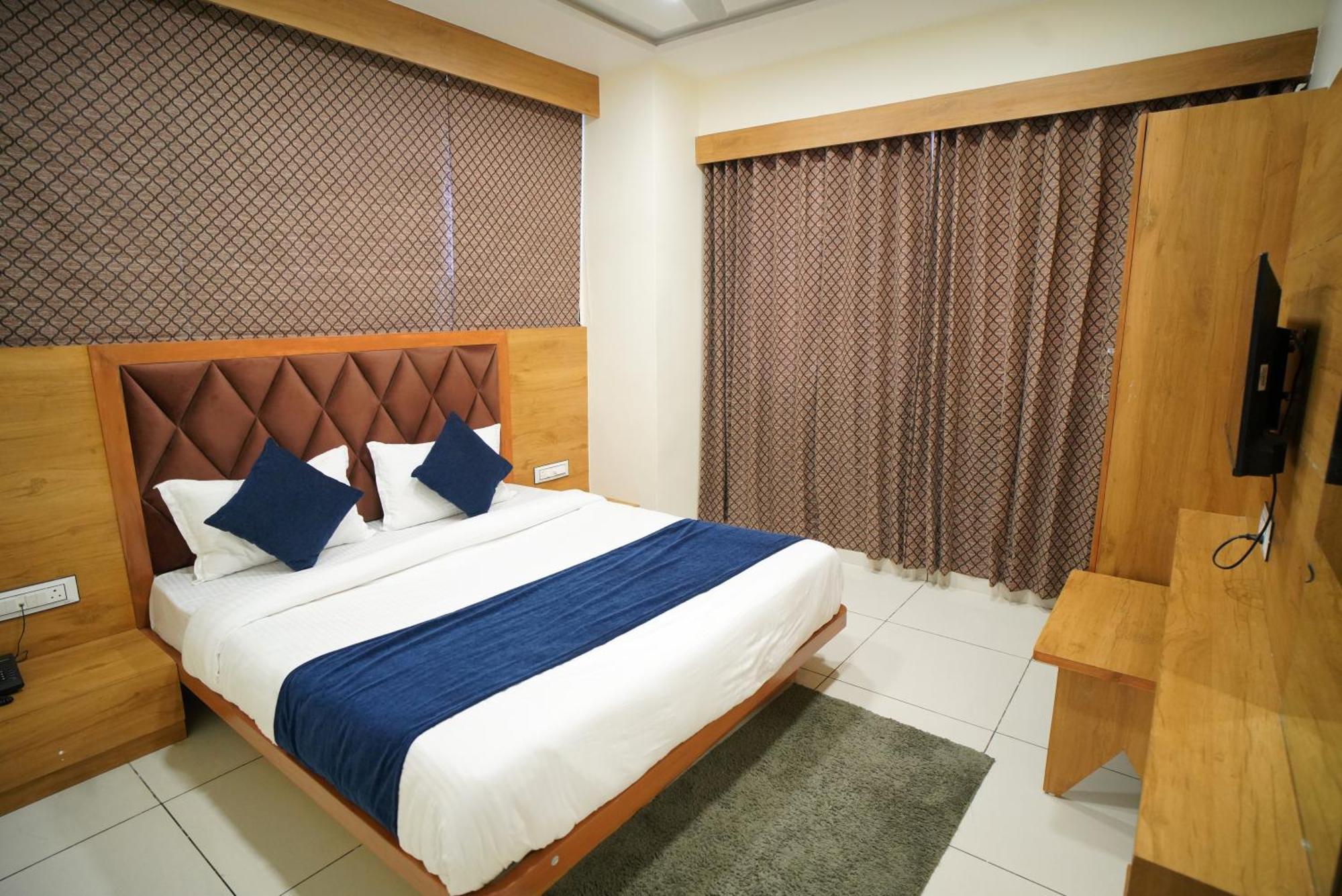 Hotel Suncity 阿穆达巴 外观 照片